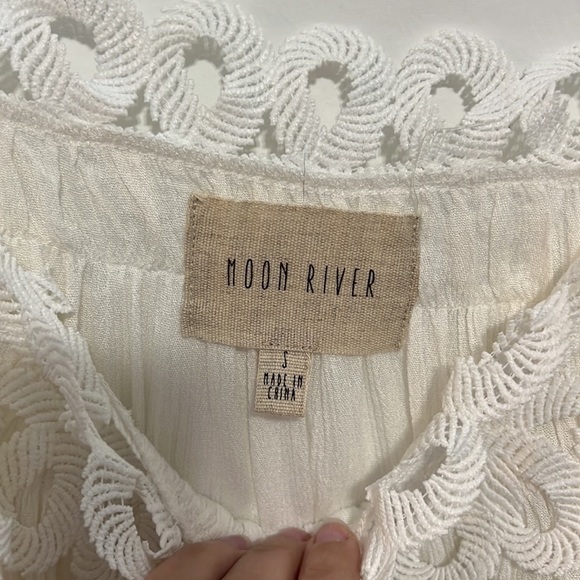 Moon River Cream Lacey Trim Top Size Small - Picture 6 of 13